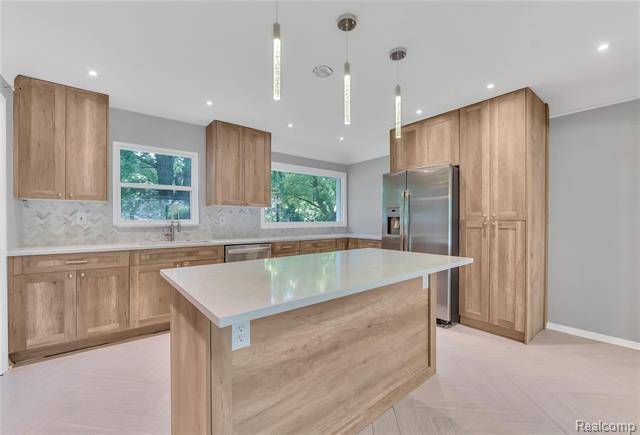 42270 MALBECK DR, Sterling Heights, MI 48314