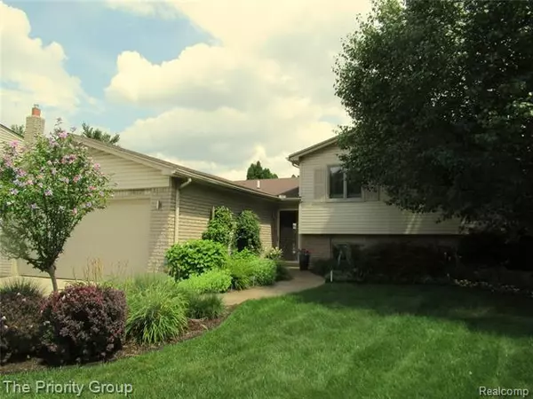 34036 WILLIAMSBURG CRT, Sterling Heights, MI 48312