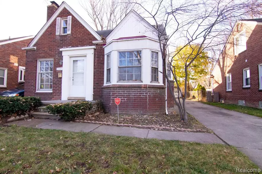 19143 ROLANDALE Street, Grosse Pointe, MI 48236