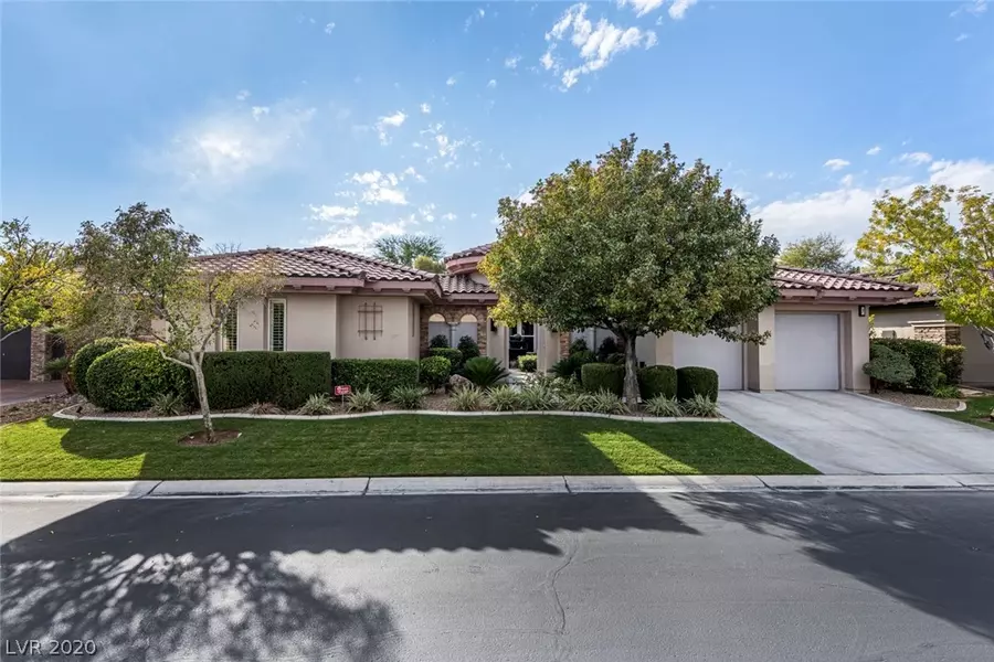 7 Cross Ridge Street, Las Vegas, NV 89135