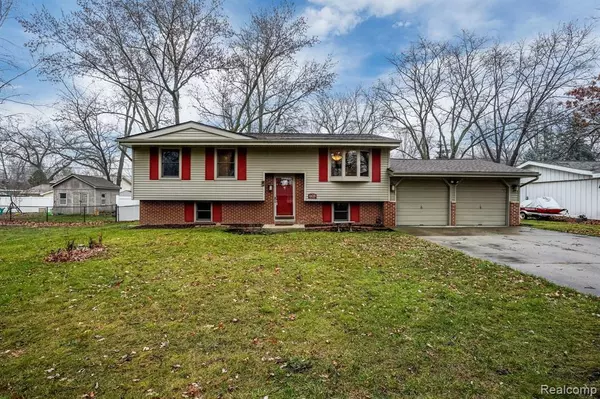 4439 CEDAR Avenue, West Bloomfield, MI 48323 1111