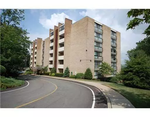 Bethel Park, PA 15102,55 Highland Rd, #301