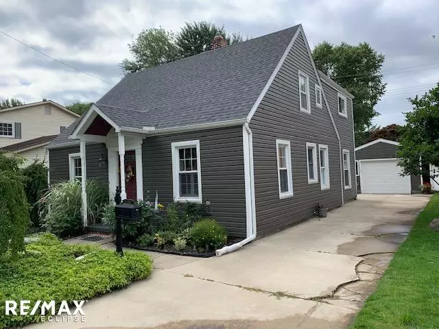 22438 POINTE DR, St. Clair Shores, MI 48081