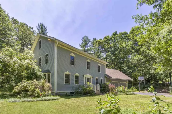 4 Maxwell DR, Brookline, NH 03033