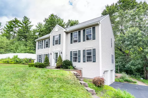 61 Laurel Crest DR, Brookline, NH 03033