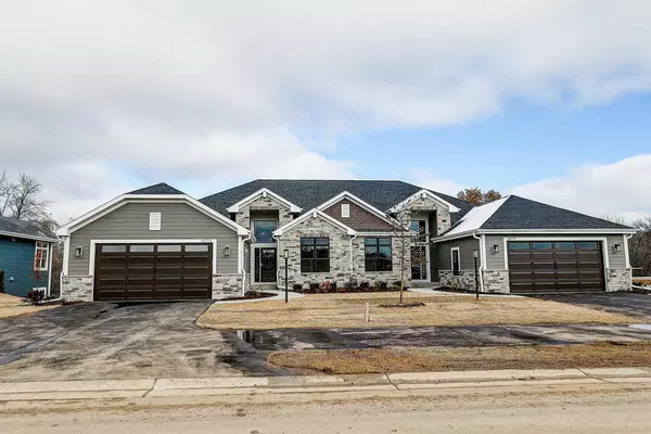 Lannon, WI 53046,20115 Overstone Dr Unit 32-2