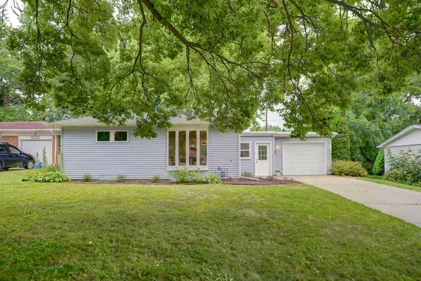 5017 Holiday Dr, Madison, WI 53711