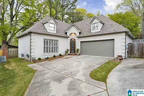 1641 CANTERBURY CIR, Vestavia Hills, AL 35243