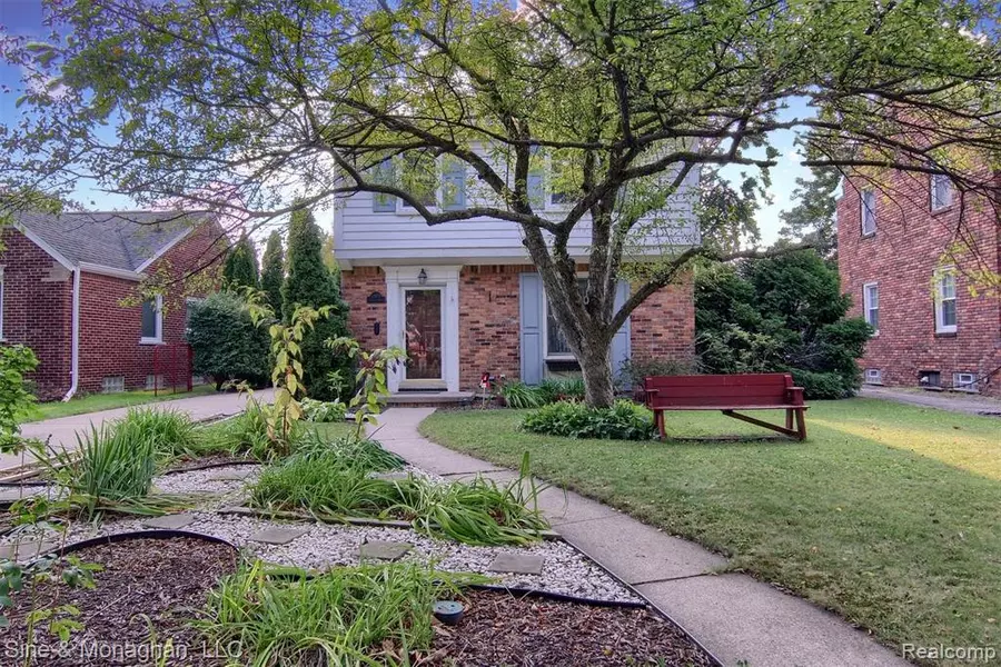 1373 CADIEUX Road, Grosse Pointe Park, MI 48230 1231