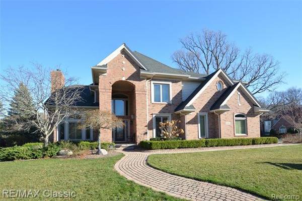 23823 WINTERGREEN CIR, Novi, MI 48374