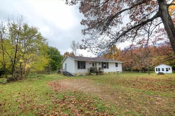 W5505 Barden Rd, Pardeeville, WI 53954