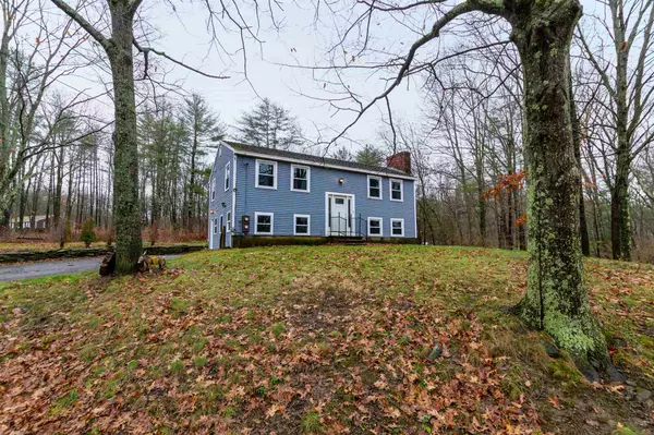 6 Birch DR, Newmarket, NH 03857