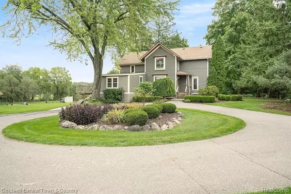 13845 Lone Tree Road, Hartland Twp, MI 48380