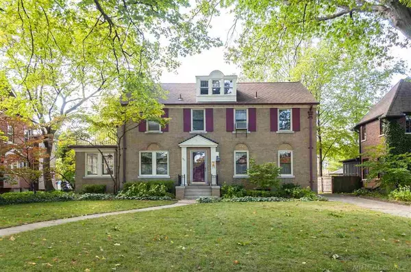 1367 Balfour,  Grosse Pointe Park,  MI 48236