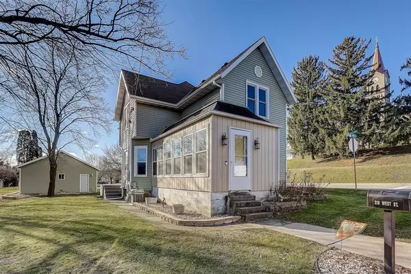 219 West St, Johnson Creek, WI 53038