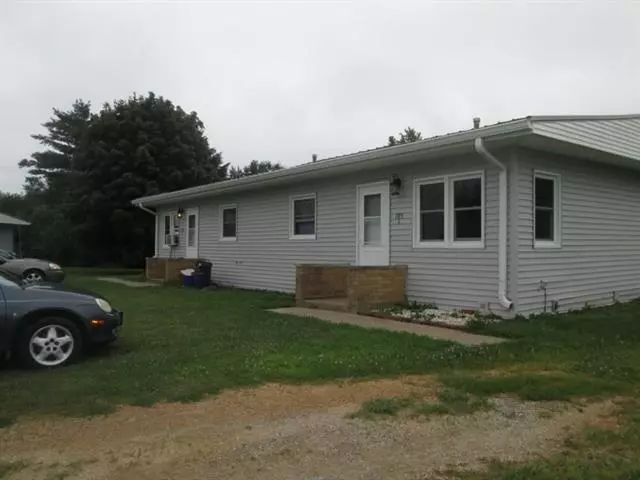 105 Crest View DR, Potosi, WI 53820-0000