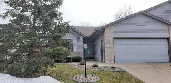 10 VILLAGE HOMES DR, Waunakee, WI 53597-9999