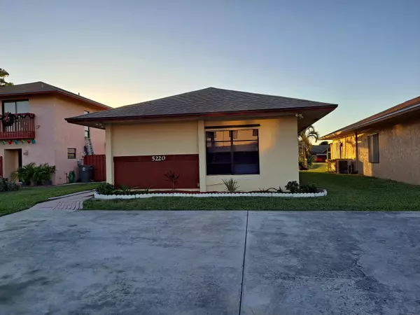 5220 Garden Hills CIR, West Palm Beach, FL 33415