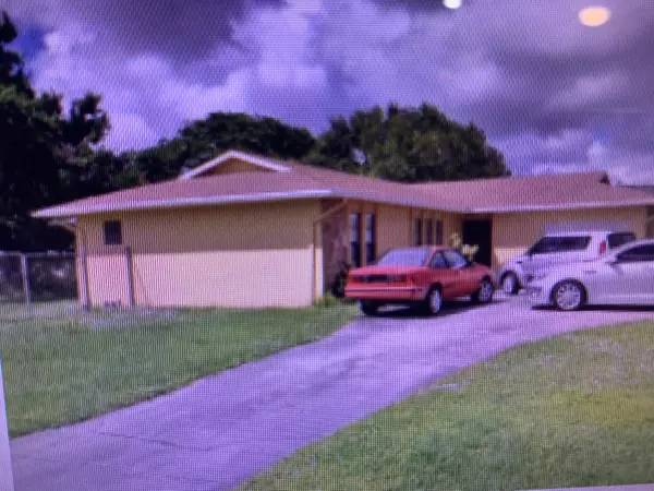 2098 SW Brisbane ST, Port Saint Lucie, FL 34984