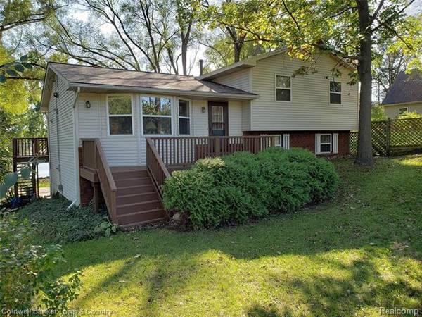 3821 LANGLEY DR, Hamburg Twp, MI 48169