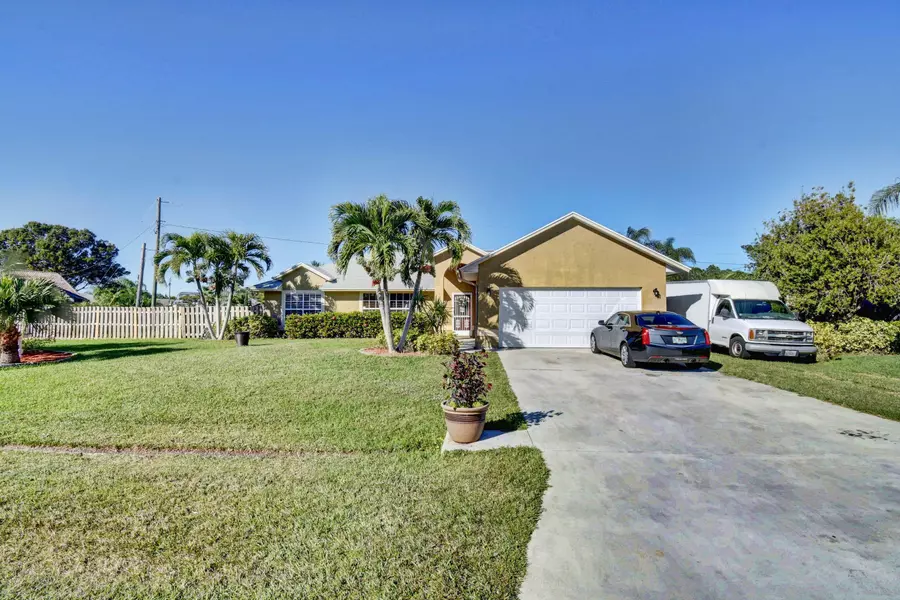 1809 SE Gaskins CIR, Port Saint Lucie, FL 34952