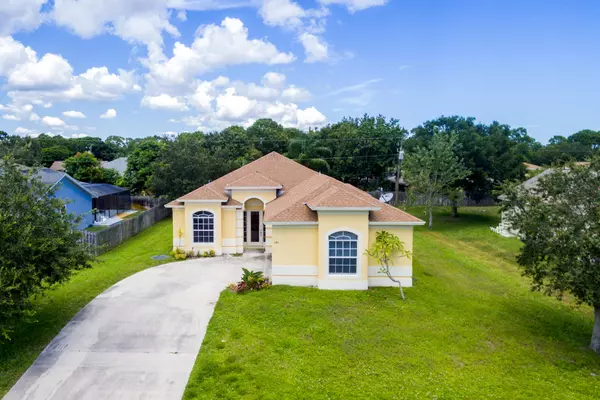 Port Saint Lucie, FL 34983,481 SE Ron Rico TER