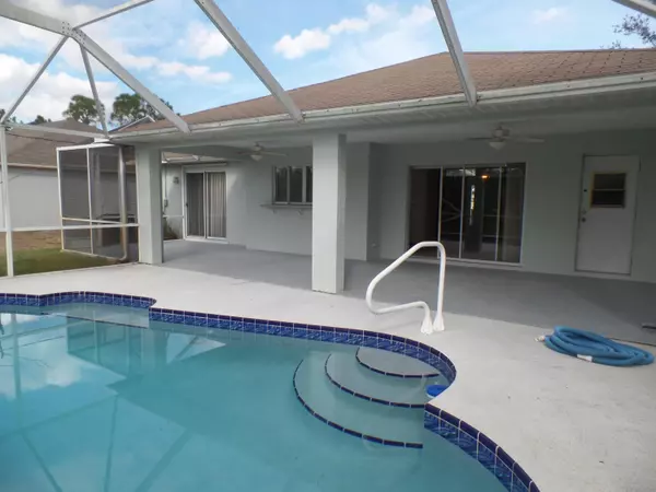 1626 SW Sylvester LN, Port Saint Lucie, FL 34984