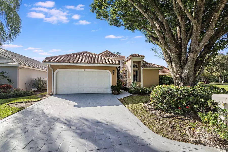 6914 Briarlake CIR, Palm Beach Gardens, FL 33418