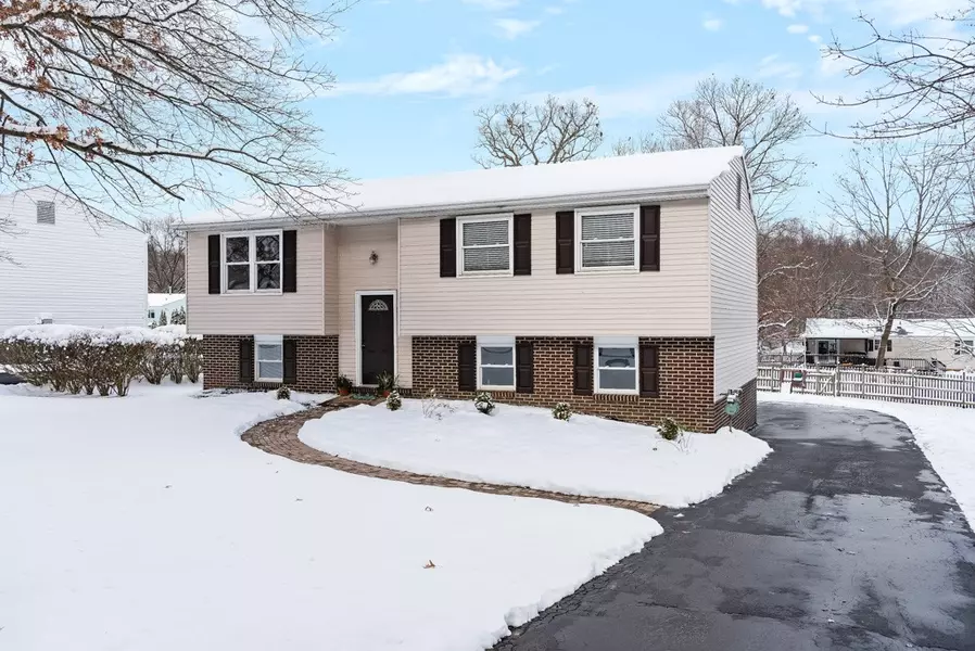 712 Skyview Dr, Cranberry Township, PA 16066