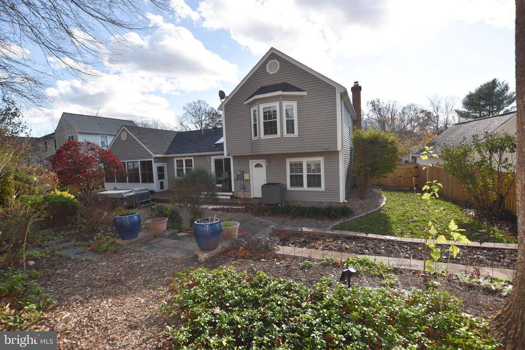 Sterling, VA 20164,811 POTOMAC RIDGE CT