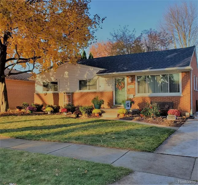 23907 HARVARD SHORE Drive, Saint Clair Shores, MI 48082 2508