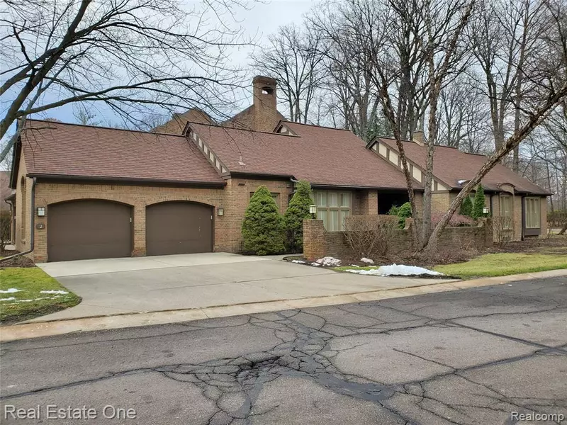 2 TIMBERLANE, Dearborn, MI 48126 2615