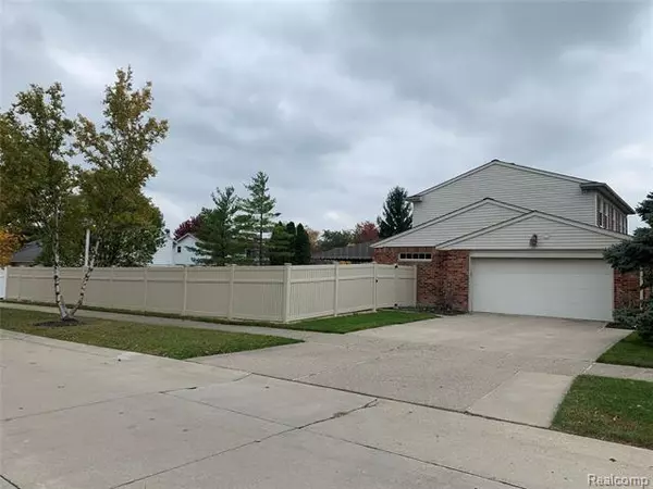 Novi, MI 48375,24655 APPLE CREST DR