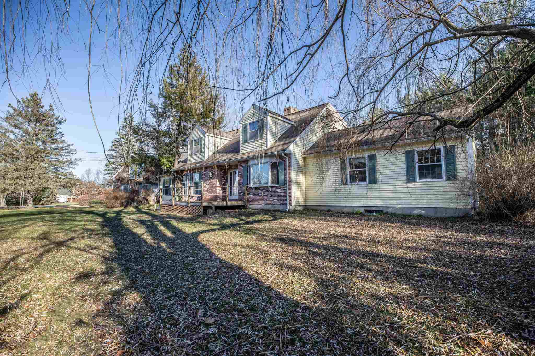 Hollis, NH 03049,71 Howe LN