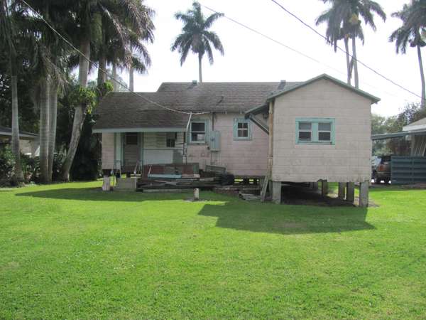 36991 3rd ST, Canal Point, FL 33438