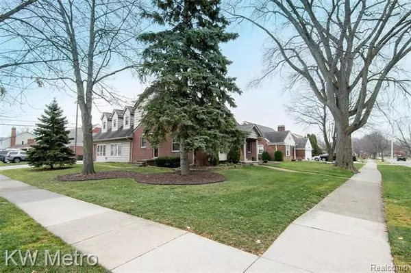 Grosse Pointe Woods, MI 48236,1424 TORREY RD