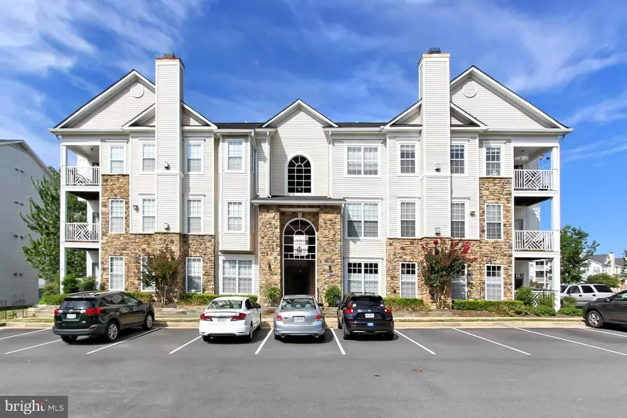 5948 FOUNDERS HILL DR #102, Alexandria, VA 22310