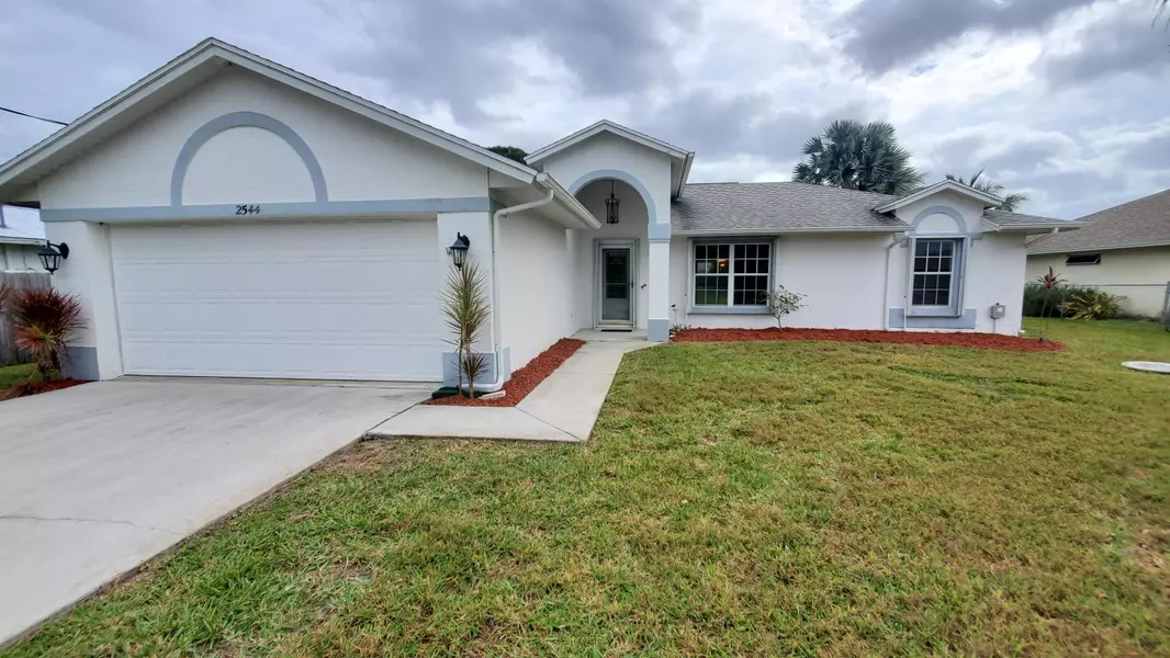 2544 SE Grand DR, Port Saint Lucie, FL 34952