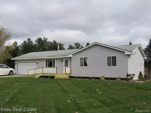 694 VIVIAN, Oxford Twp, MI 48371