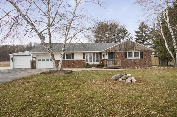 7216 County Road G, Franklin, WI 54230