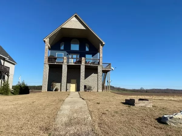 Clifton, TN 38425-9999,1379 HARDIN BOTTOM RIVER RD