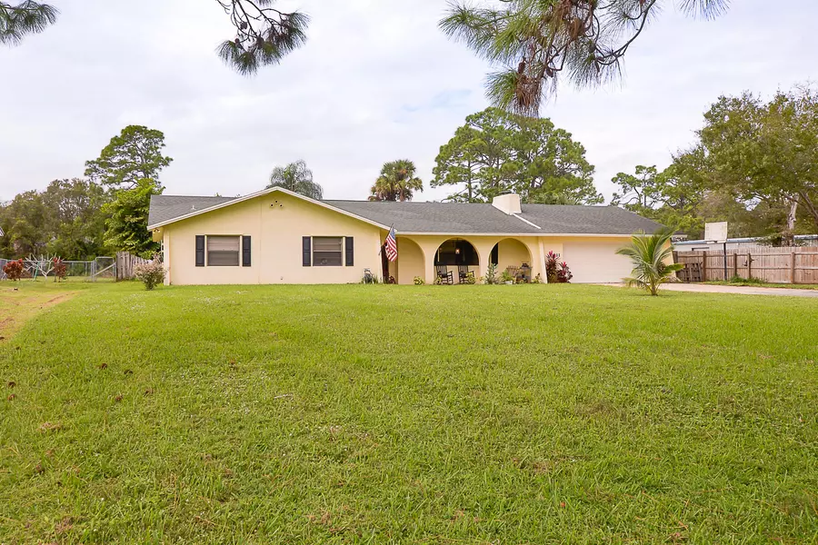 6011 Pinetree DR, Fort Pierce, FL 34982