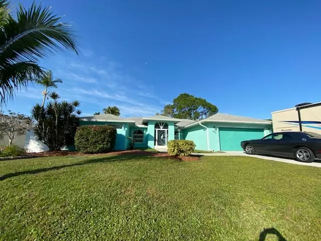 686 SE Keyes ST, Port Saint Lucie, FL 34983