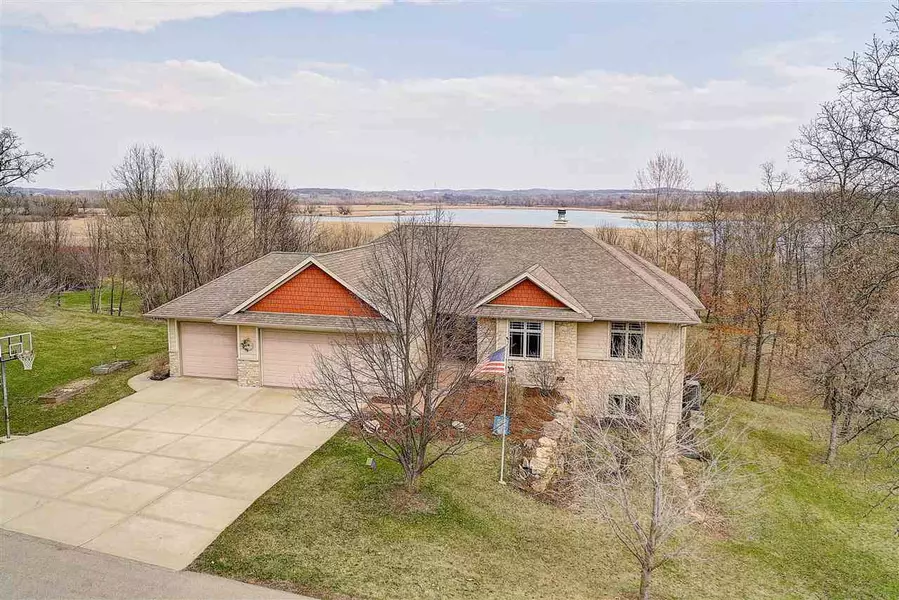 1836 Oakview Dr, Stoughton, WI 53589