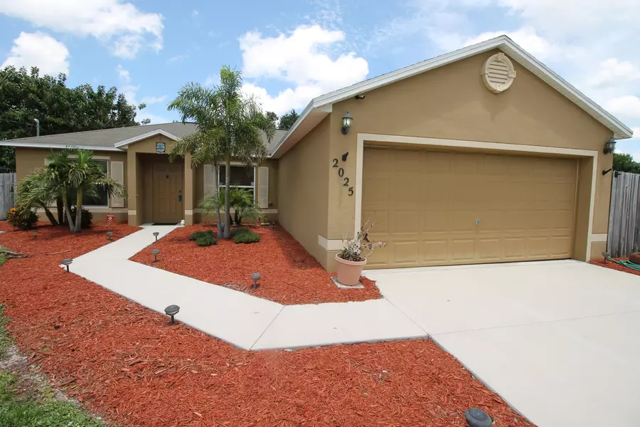 2025 SW Susset LN, Port Saint Lucie, FL 34953