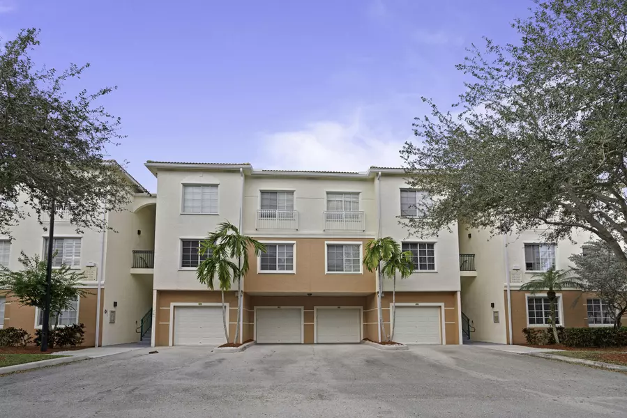 3306 E Myrtlewood CIR, Palm Beach Gardens, FL 33418