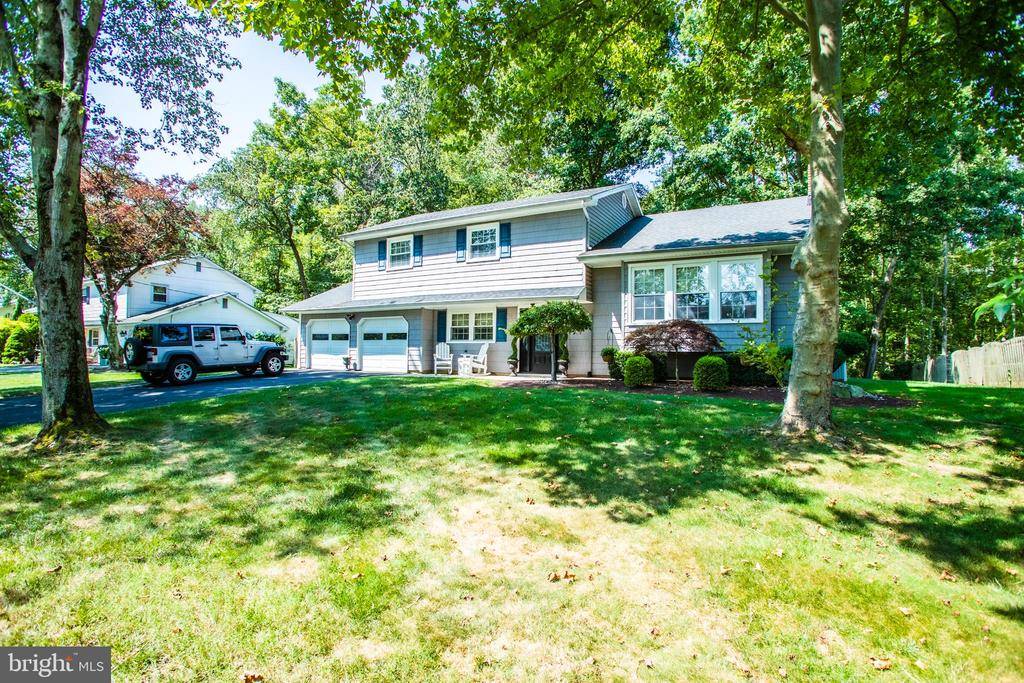 8 ROBINSON RD,  Morganville,  NJ 07751