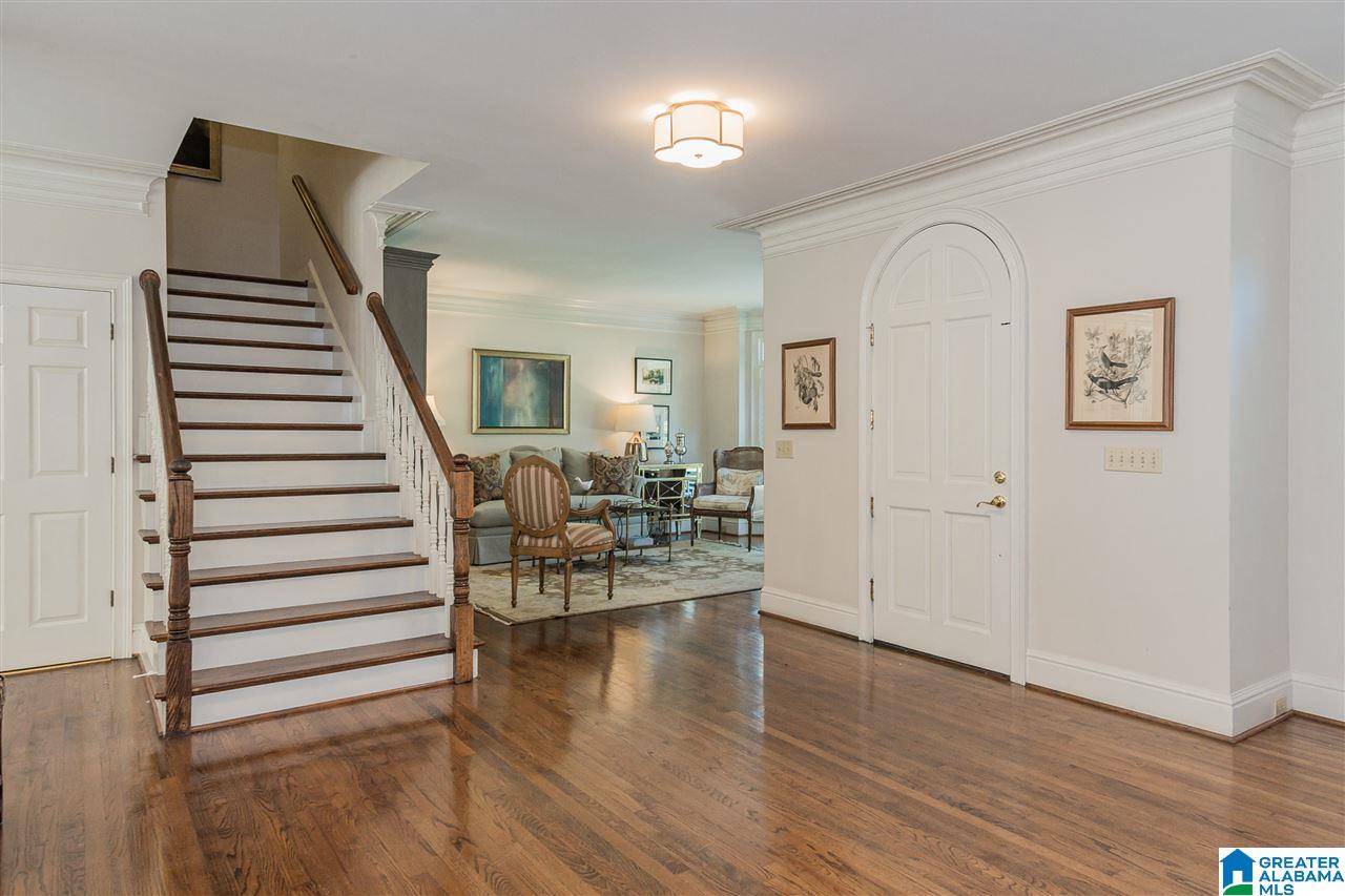 Vestavia Hills, AL 35243,2101 LONGLEAF TRL