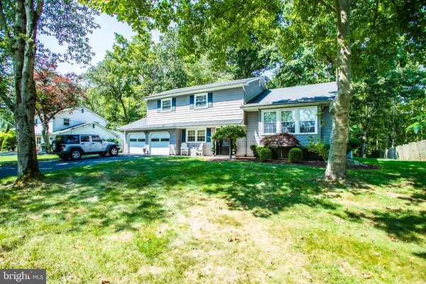 8 ROBINSON RD, Morganville, NJ 07751