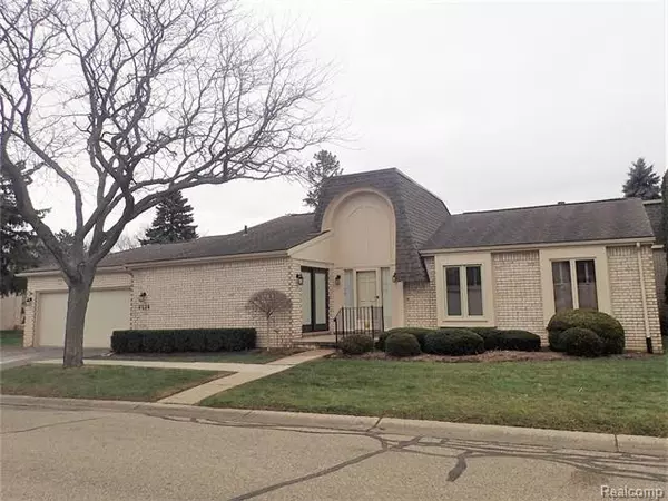 5134 WOODLANDS DR, Bloomfield Hills, MI 48302